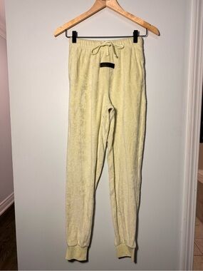 Fear of God Essentials Sweatpant 'Canary size XXS